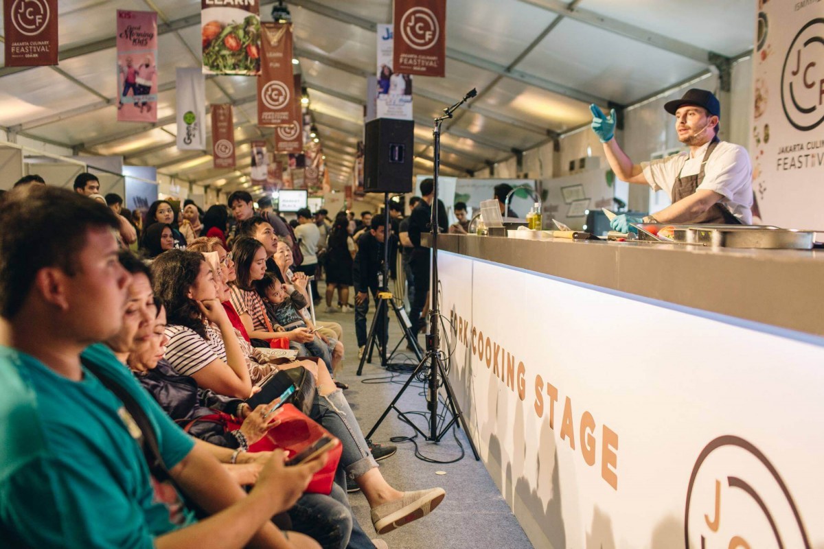 Demo masak dari chef profesional menjadi kegiatan yang paling dinantikan oleh pengunjung Jakarta Food Festival